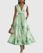 Robe longue de profil, drapé fluide visible