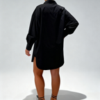 Détail du col chemise et du boutonnage intégral de la robe