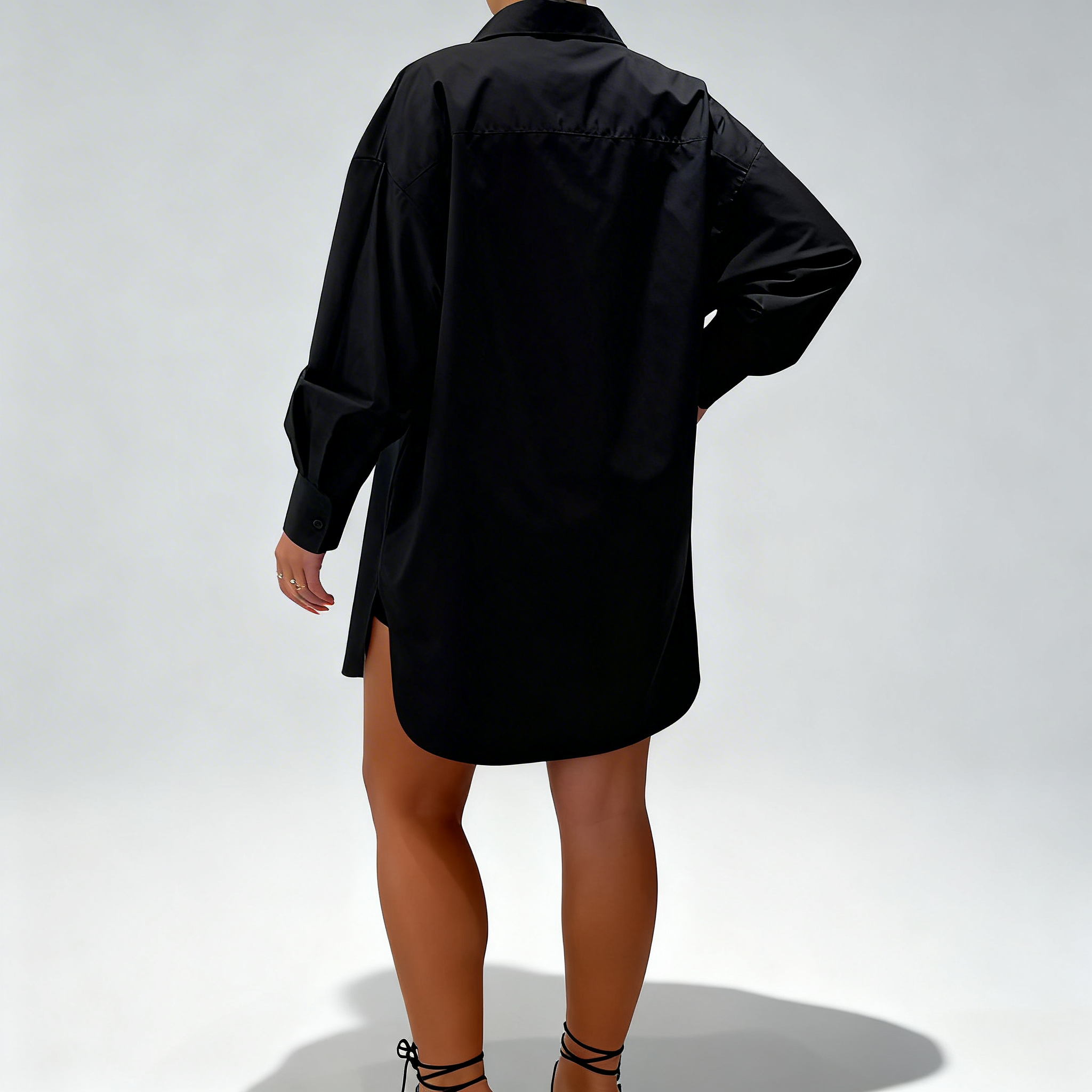 Détail du col chemise et du boutonnage intégral de la robe