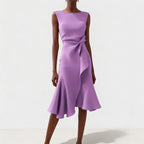 Vue complète de la robe midi, pose élégante