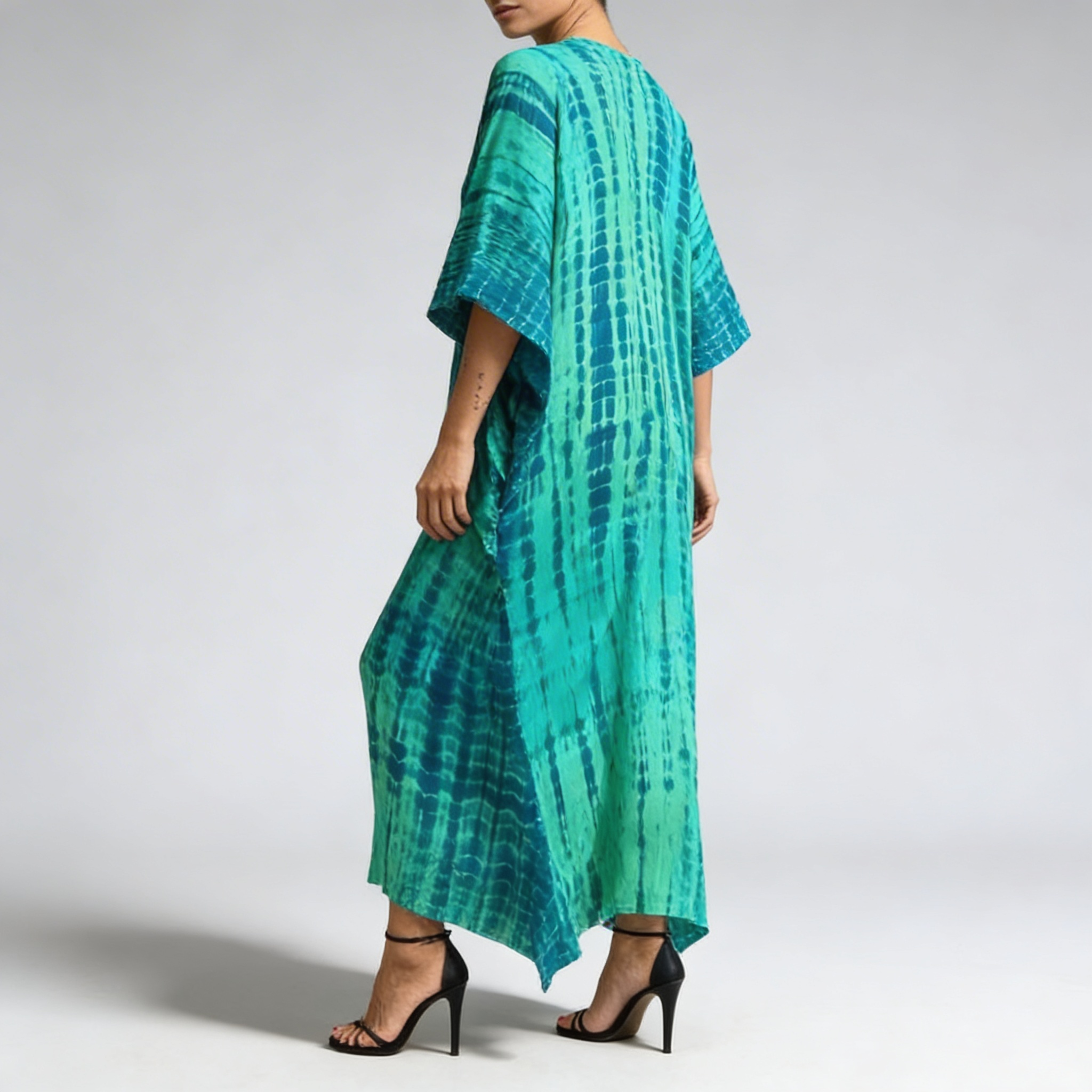 Détail du drapé et de la matière fluide du caftan