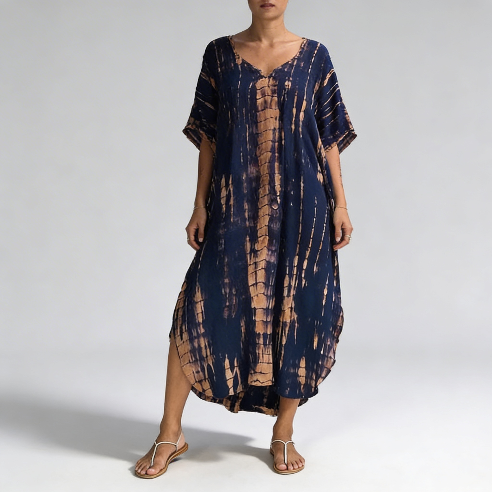 Robe caftan en situation vue d'ensemble et ports variés