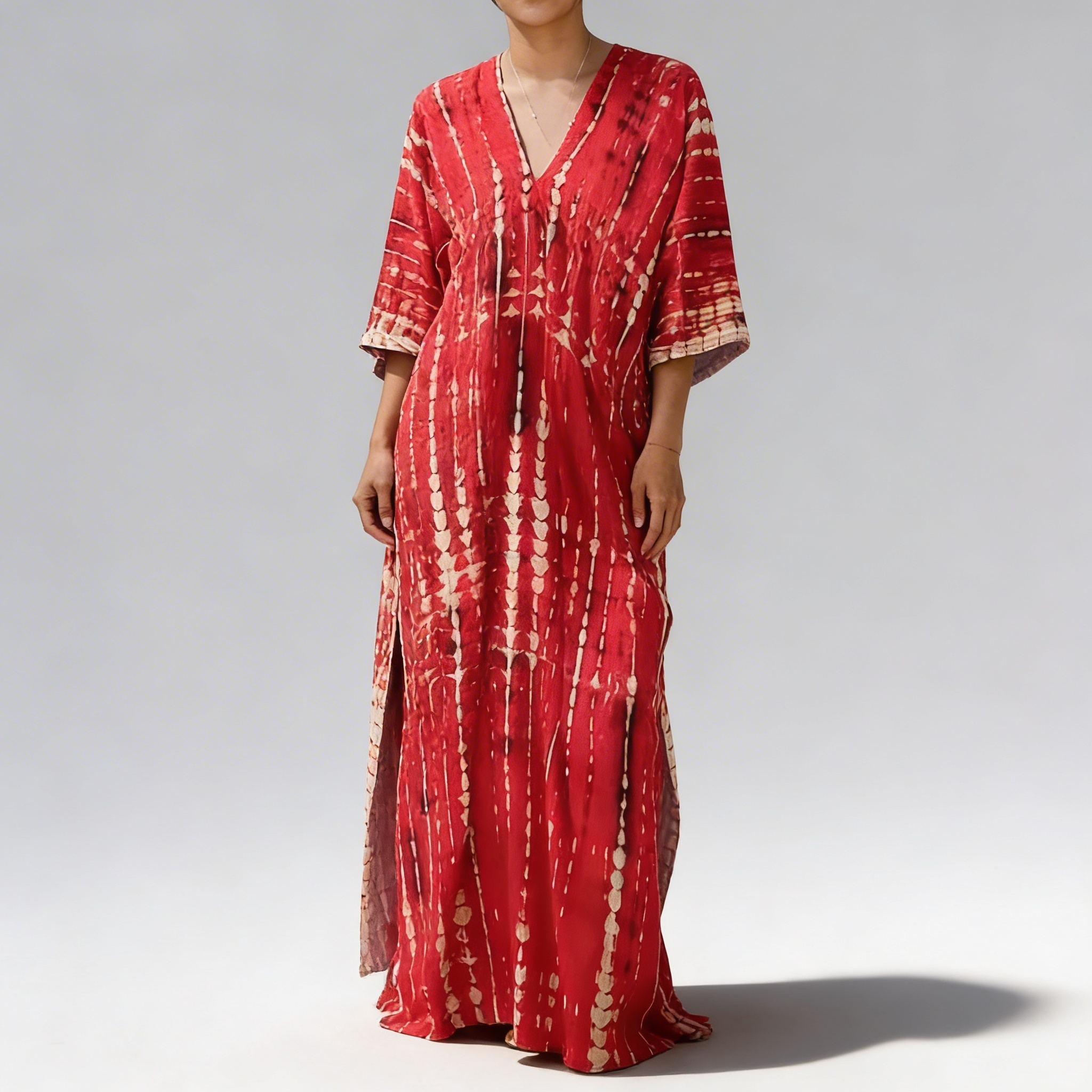 Détail de l'encolure et des épaules du caftan
