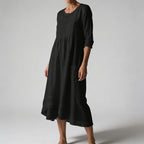 Robe d'été bleu clair vue de dos avec ouverture fluide