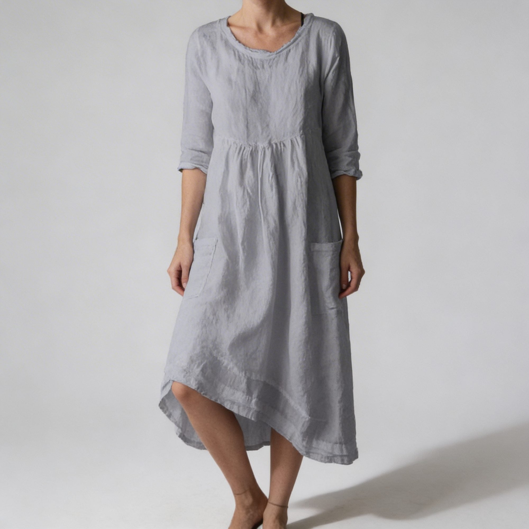 Robe d'été en mouvement montrant la liberté de coupe