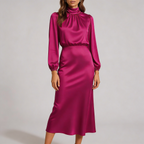Robe midi portée en mouvement dynamique vue complète
