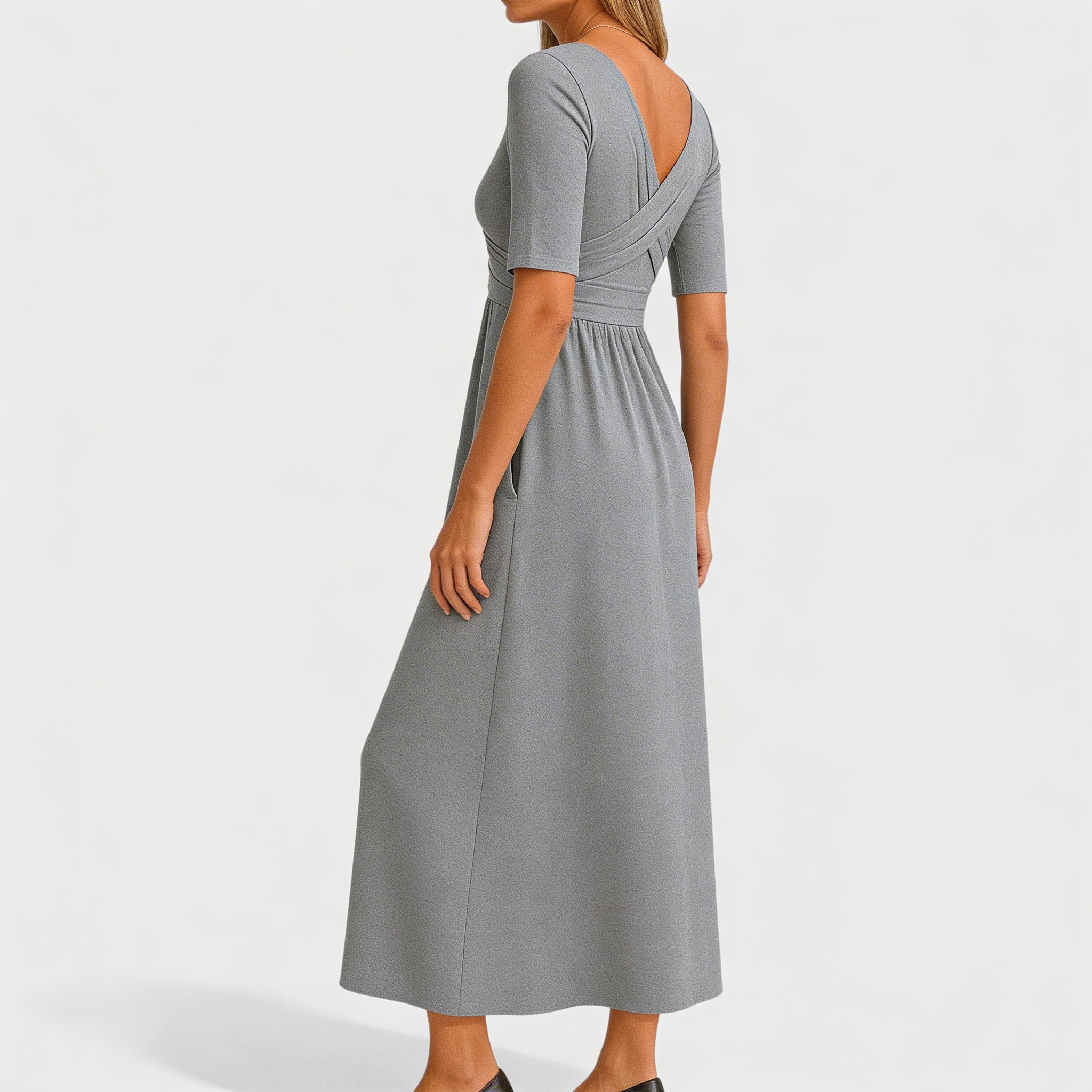 Robe midi de profil, détail de la coupe fluide