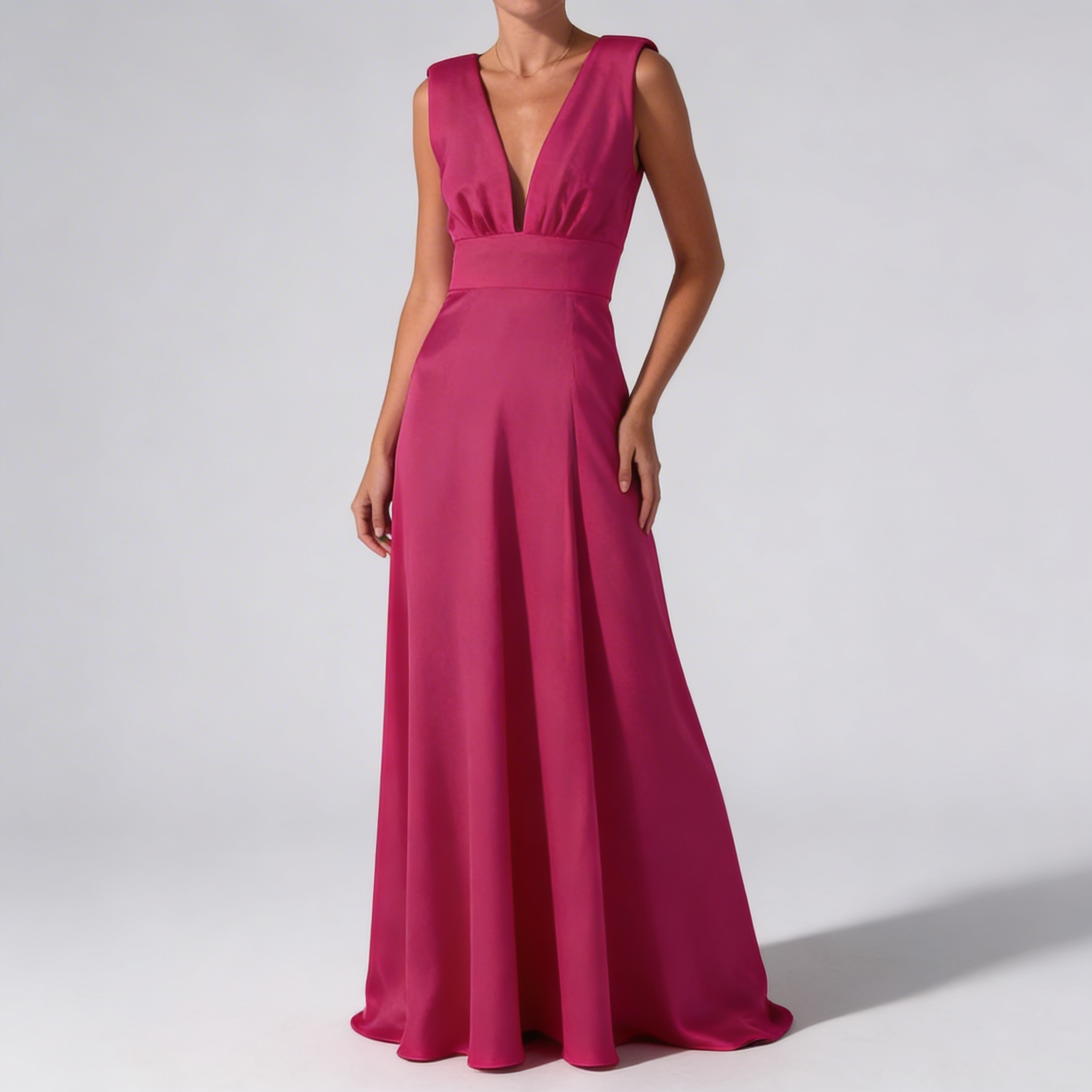 Vue arrière de la robe avec fente haute asymétrique