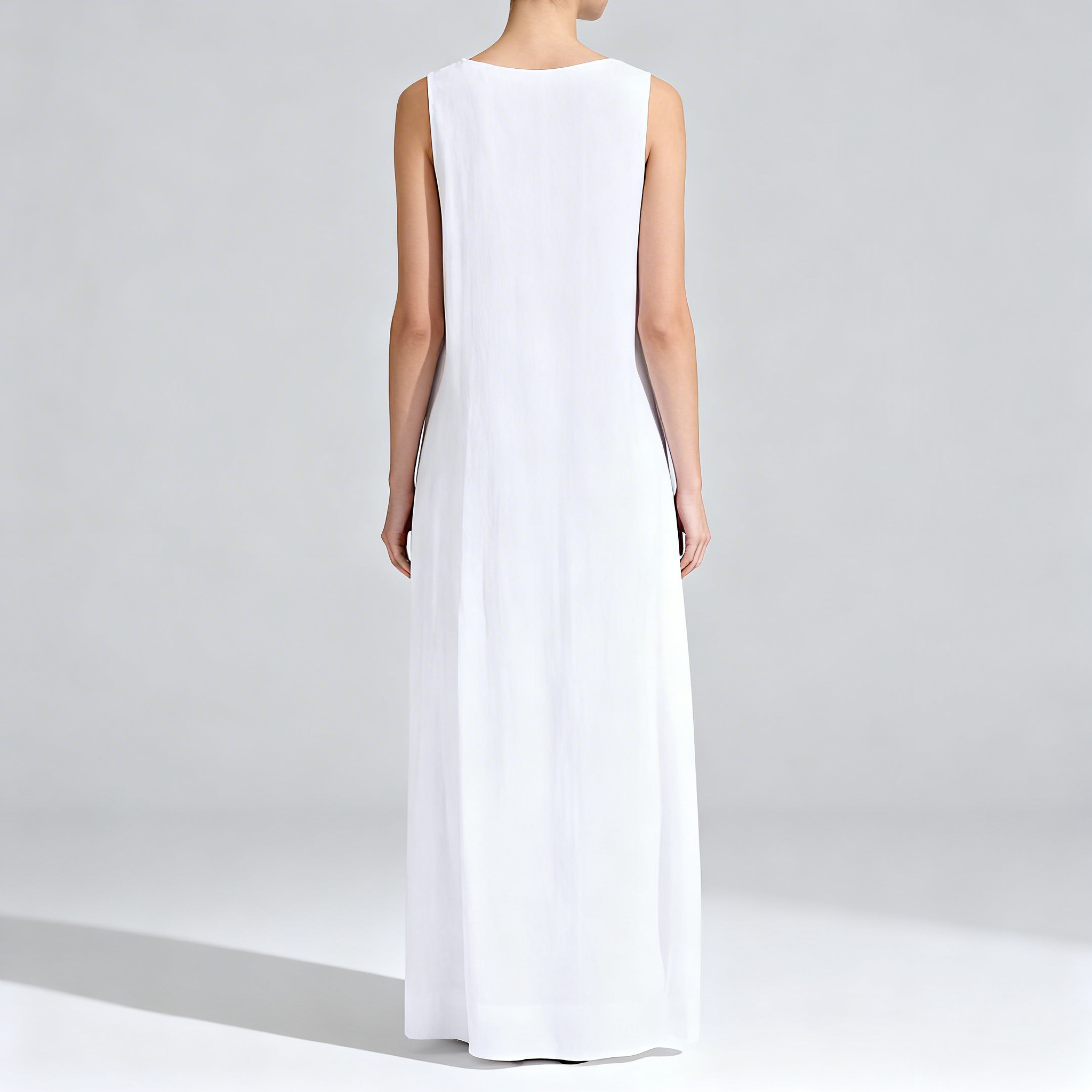 Silhouette complète de la robe maxi de plage portée, vue de profil