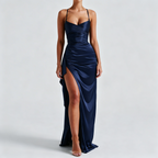 Femme portant robe maxi fluide à bretelles ajustables, vue de face