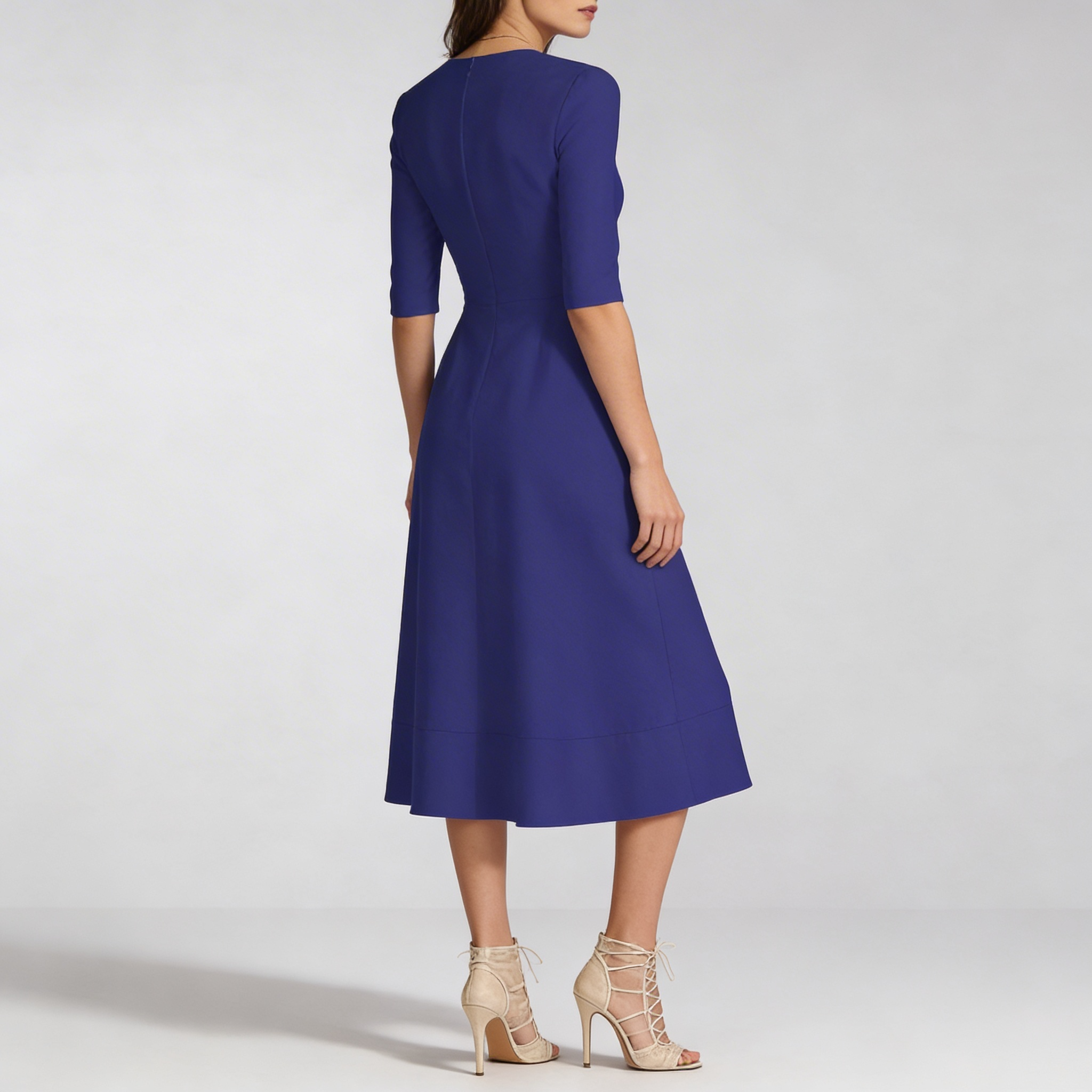 Robe midi femme ivoire coupe ajustée élégante silhouette moderne