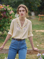 Blouse broderie florale col V manches courtes pour femme