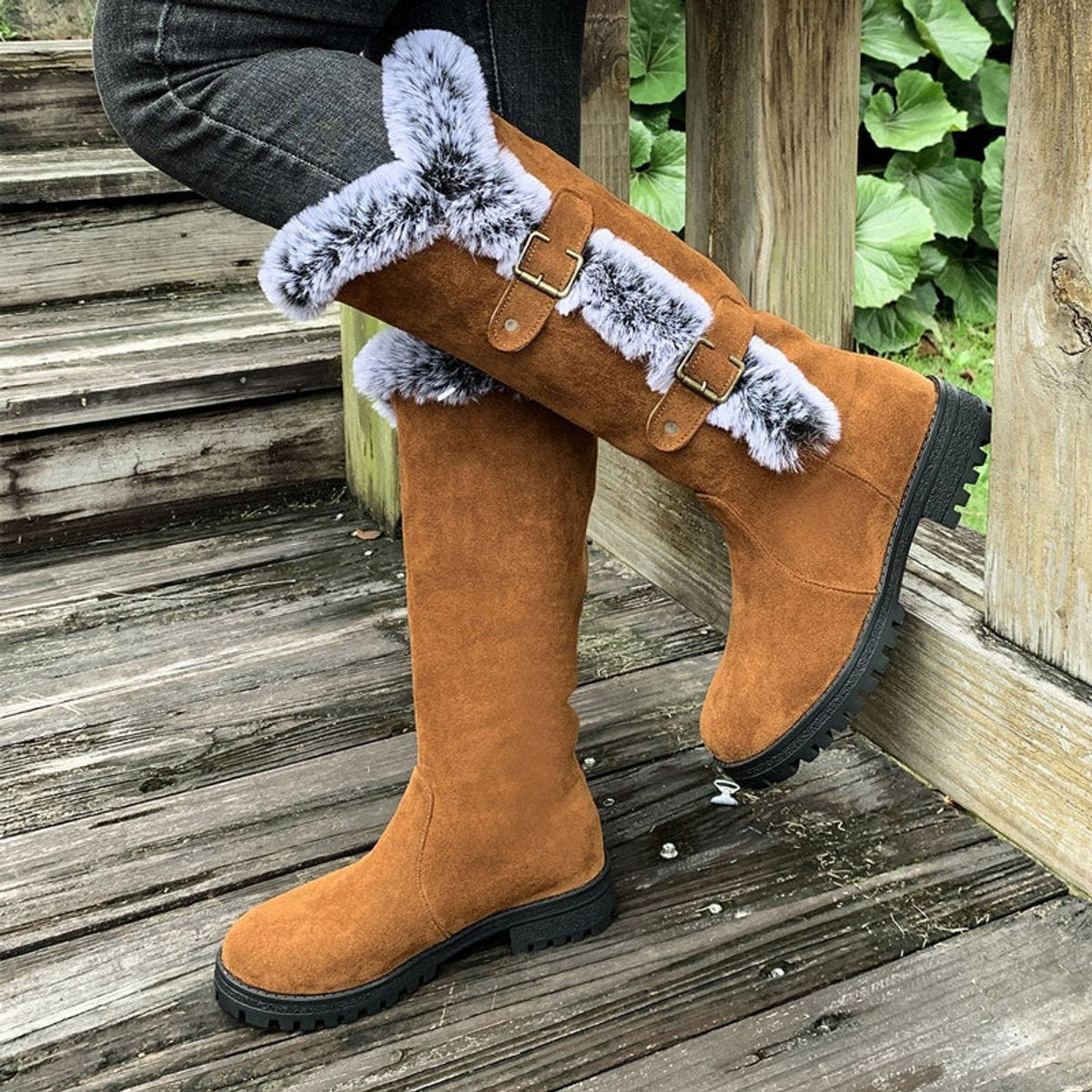 Bottes hautes fourrure grise boucles décoratives marron clair pour femme