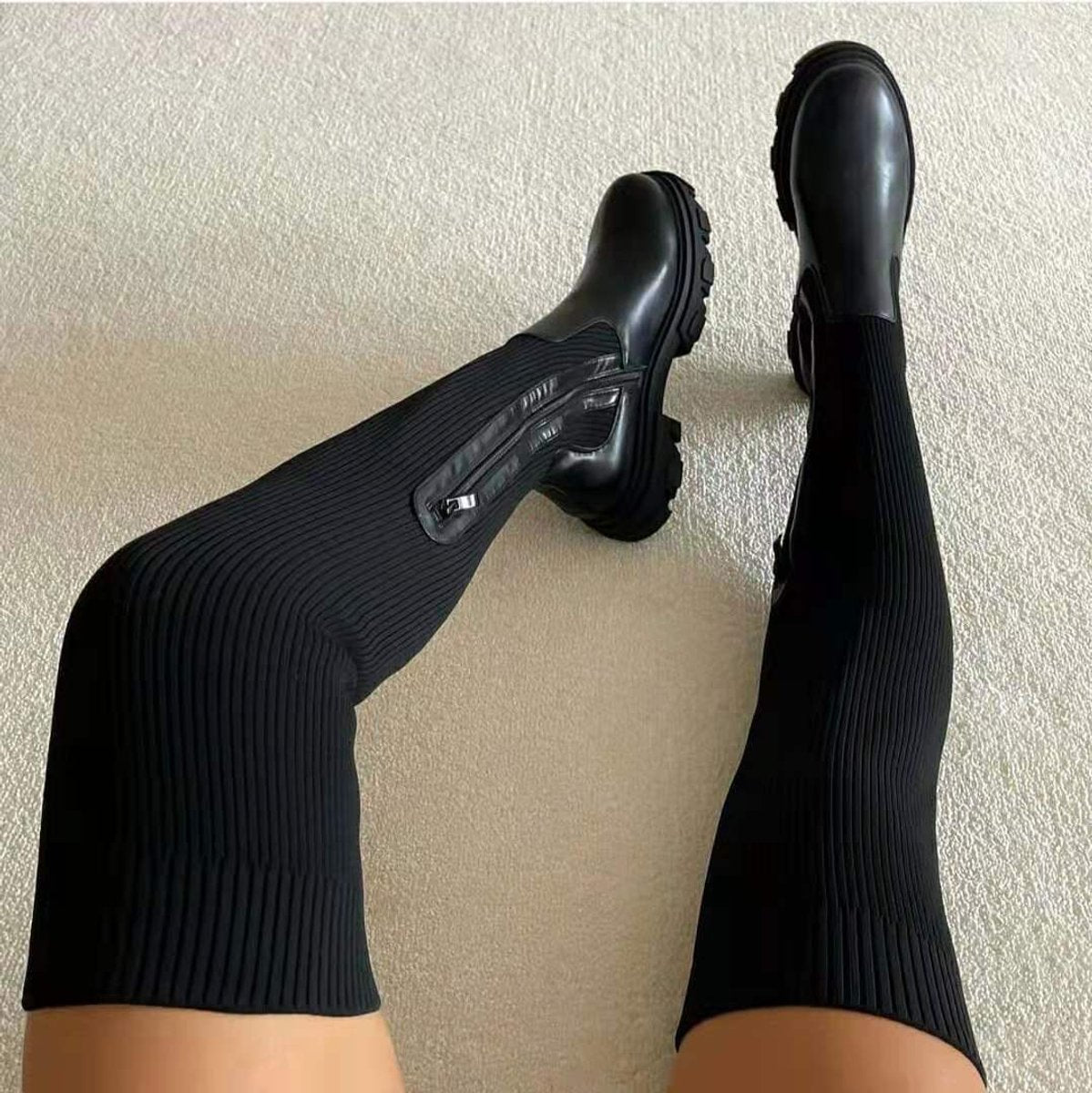 Bottines stretch montantes semelle plateforme crantée noir pour femme