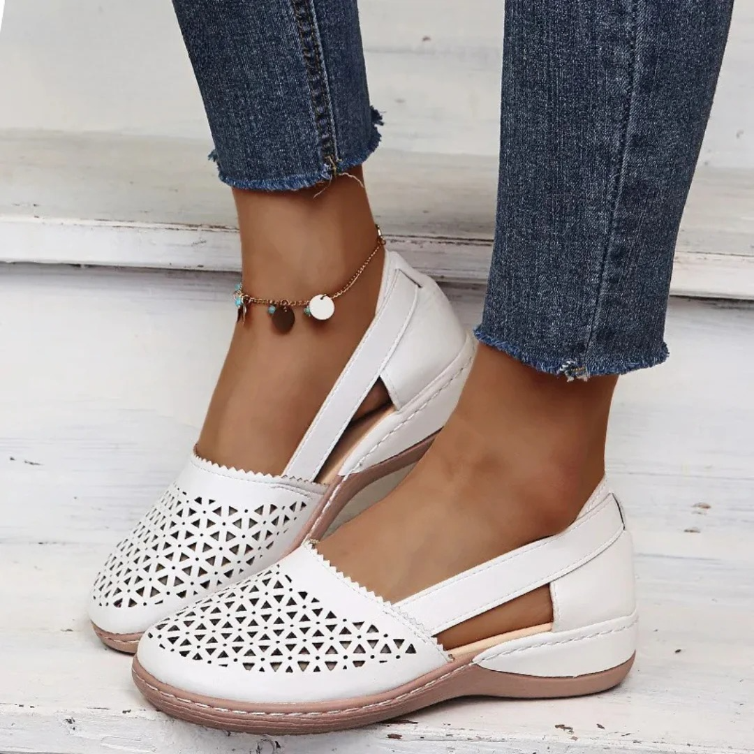 Chaussures plates ajourées motif géométrique blanc pour femme