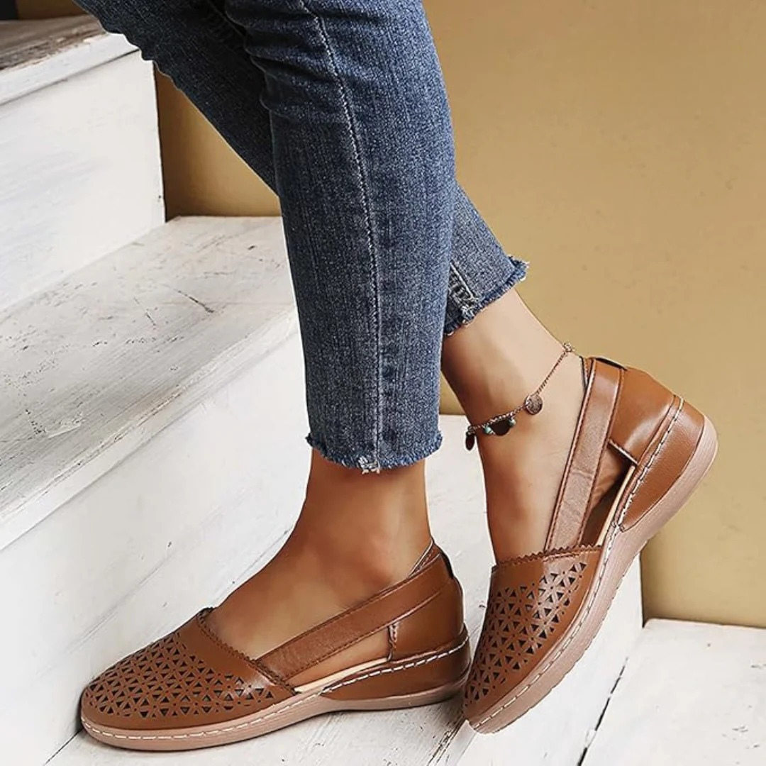 Chaussures plates ajourées motif géométrique marron pour femme