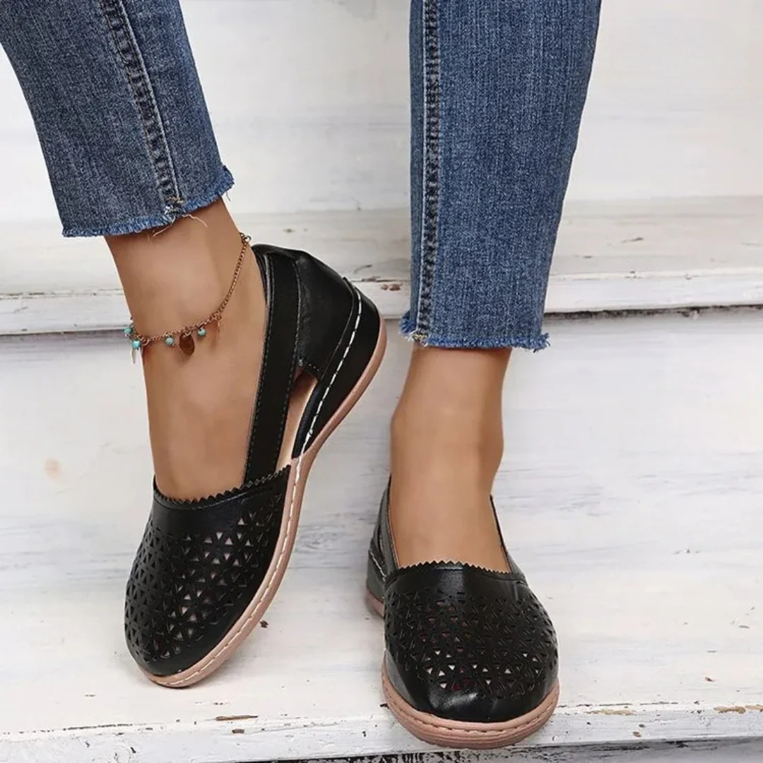 Chaussures plates ajourées motif géométrique noir pour femme