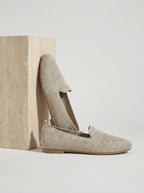 Chaussures plates brillantes à enfiler beige pour femme