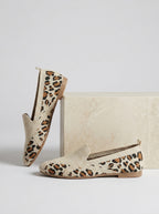 Chaussures plates brillantes à enfiler leopard pour femme