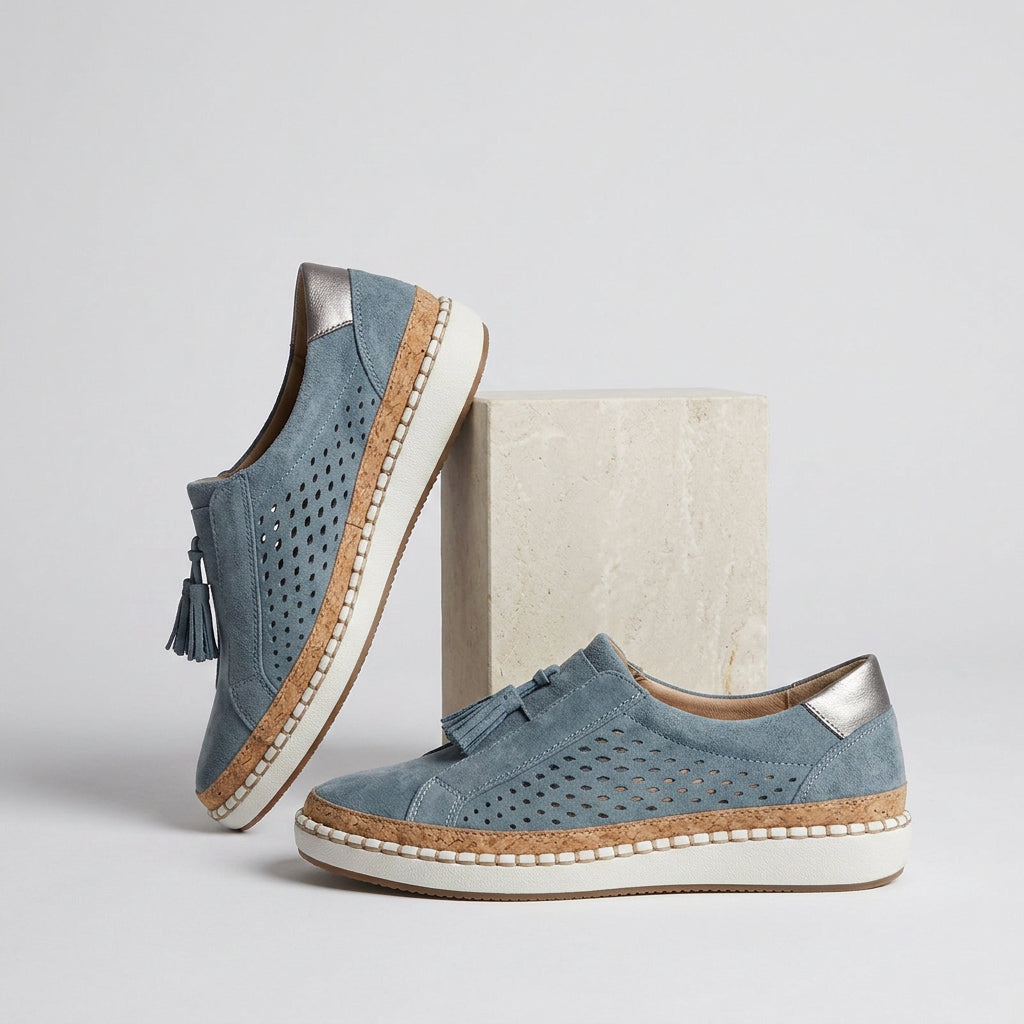 Chaussures slip-on perforées à pompons compensées bleu pour femme