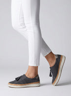 Chaussures slip-on perforées à pompons compensées pour femme – vue 2