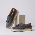 Chaussures slip-on perforées à pompons compensées noir pour femme
