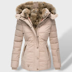 Doudoune courte matelassée avec capuche bordée fourrure beige pour femme