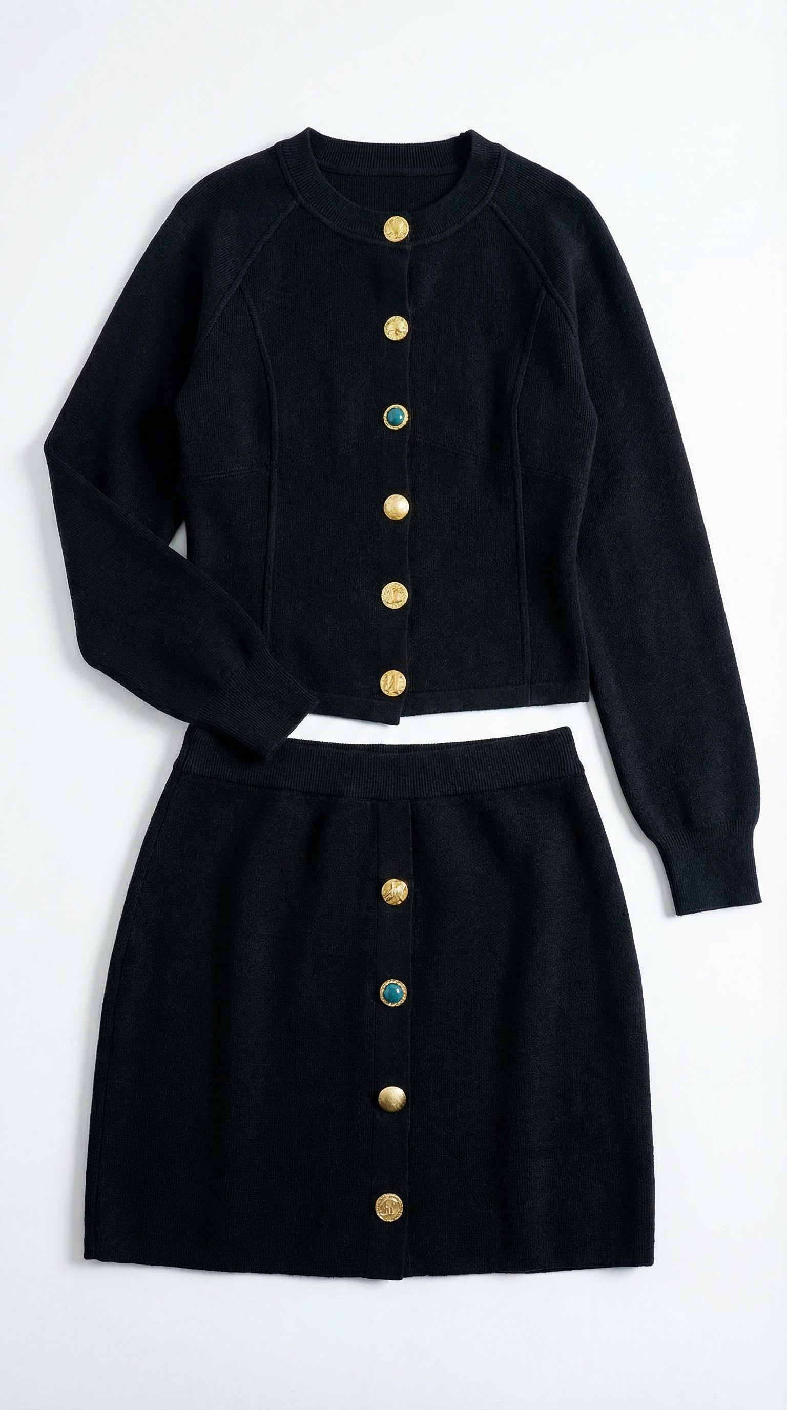 Ensemble cardigan et jupe boutonnés pour femme – vue 4