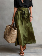 Ensemble chemise noire et jupe midi verte ceinturée pour femme