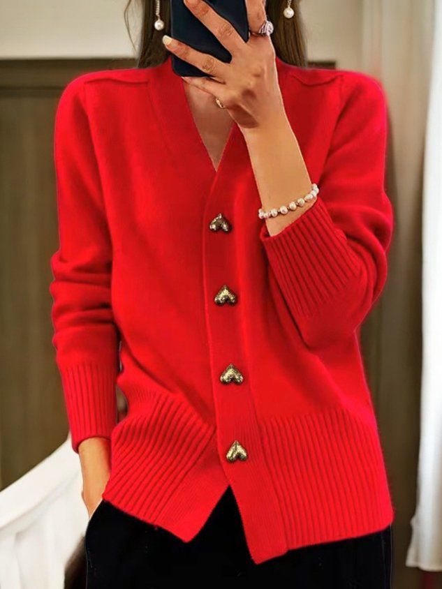 Gilet col V boutons cœur côtes rouge pour femme