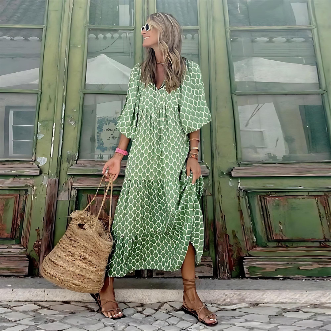 Robe portée, pose de trois quarts montrant la coupe