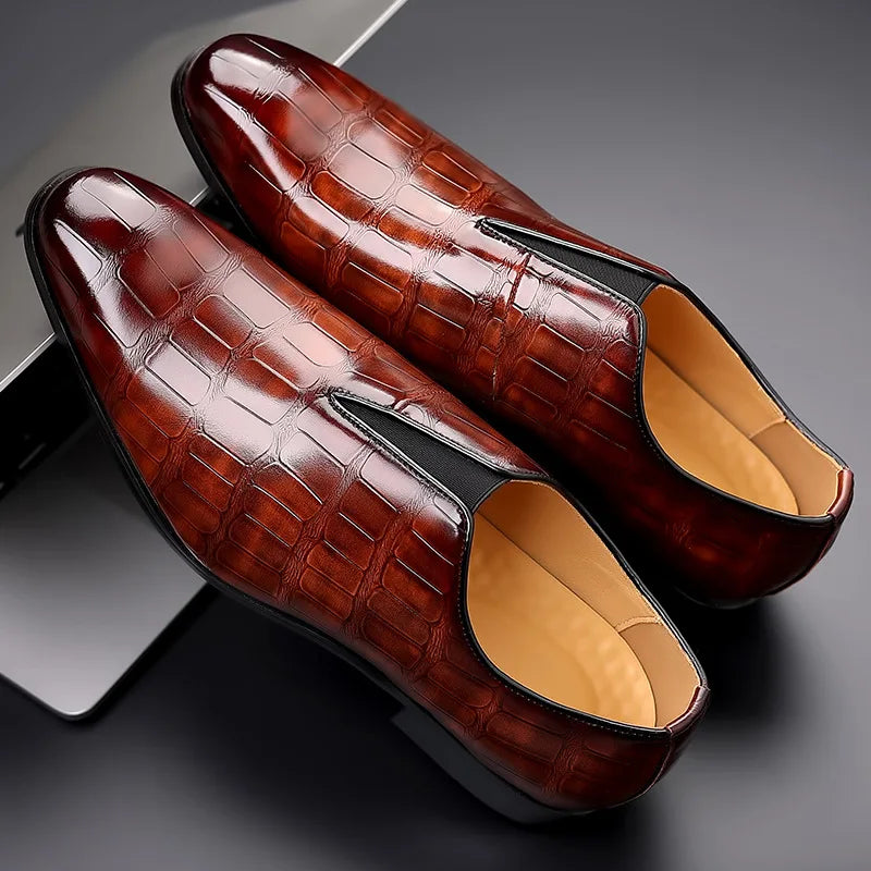Vue arrière de la paire de mocassins en cuir marron