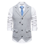 Gilet porté de face avec chemise blanche