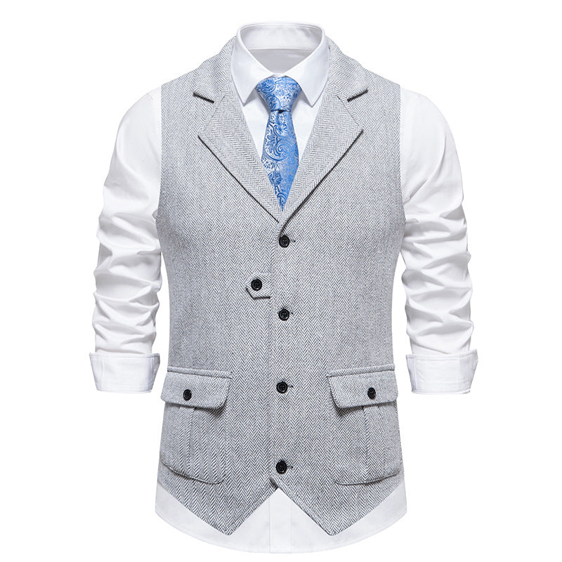 Gilet porté de face avec chemise blanche