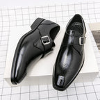 Chaussure monk-strap vue de face, détail de la boucle