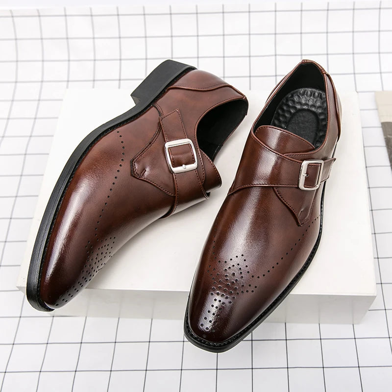 Richelieu monk-strap en cuir poli noir, vue de profil