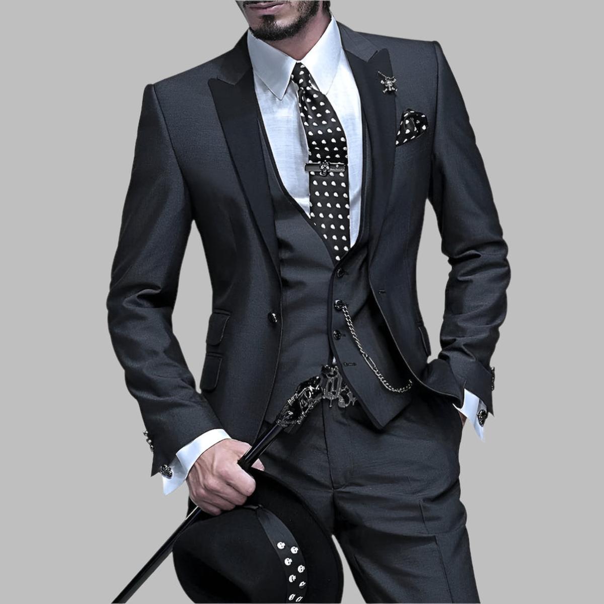 Vue de profil du costume avec gilet coordonné vert forêt