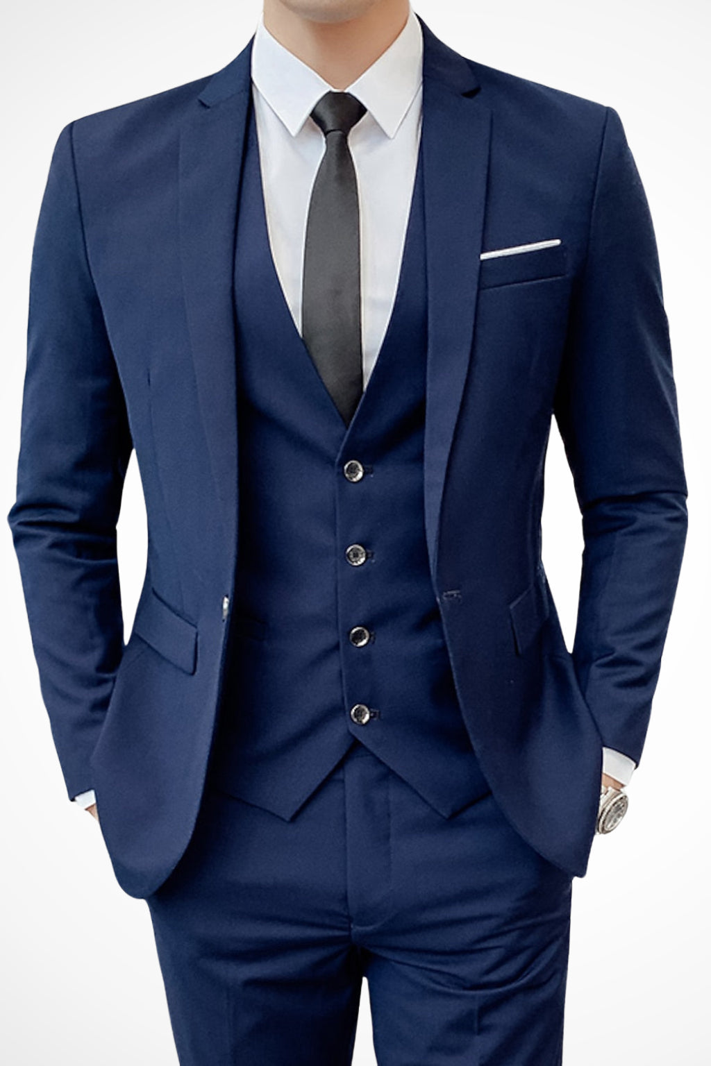 Homme portant le costume, pose de trois quarts