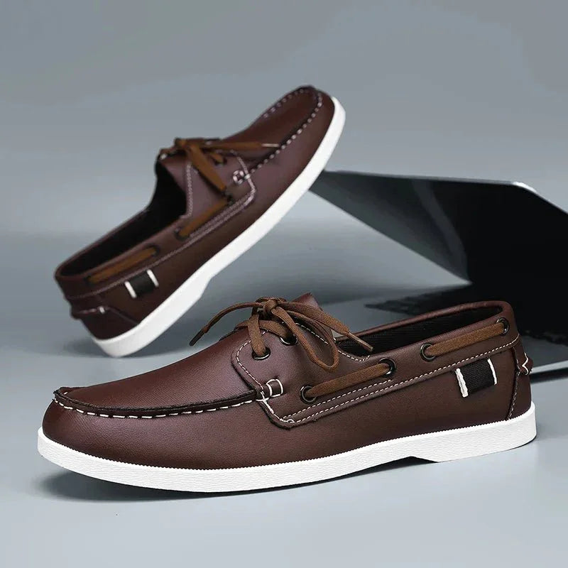Vue dessus chaussure bateau construction mocassin