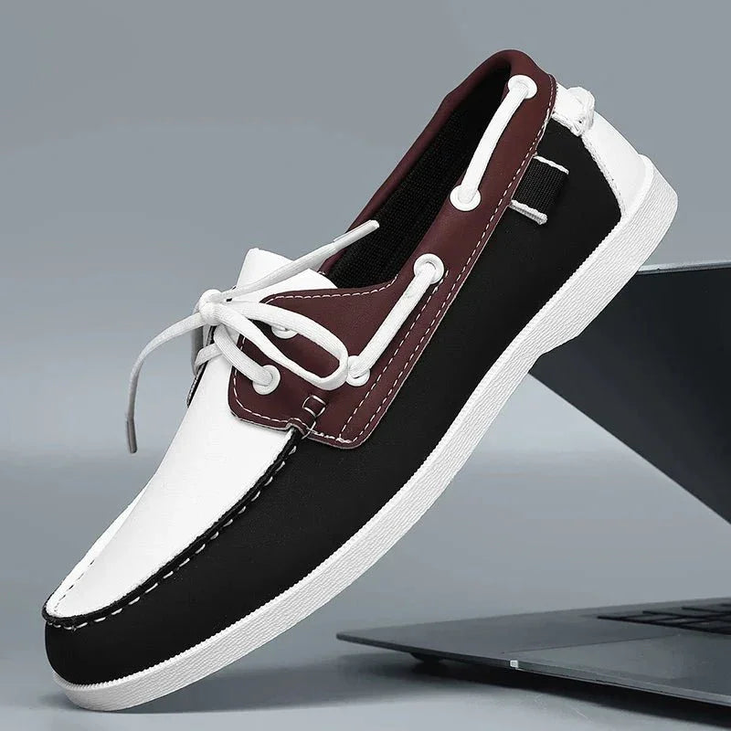 Chaussure bateau posée de trois-quarts vue alternative