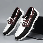 Chaussure bateau profil droit avec lacets marron contrastants