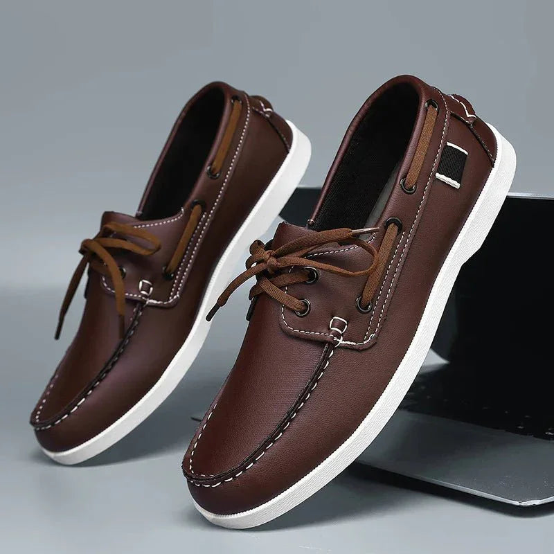 Chaussure bateau profil gauche détail coutures apparentes