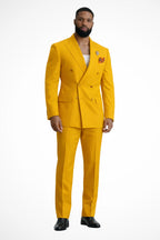 Détail blazer croisé avec revers en pointe et boutons
