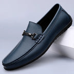 Mocassins en cuir bleu marine homme avec détail corde métallique, vue de trois quarts