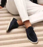 Mocassins à lacets en daim bleu marine, vue de trois quarts