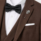 Détail des revers du blazer et col du gilet