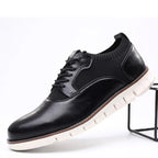 Vue arrière des deux chaussures en cuir marron clair