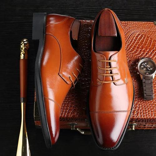 Vue de profil des oxford en cuir poli marron pour homme
