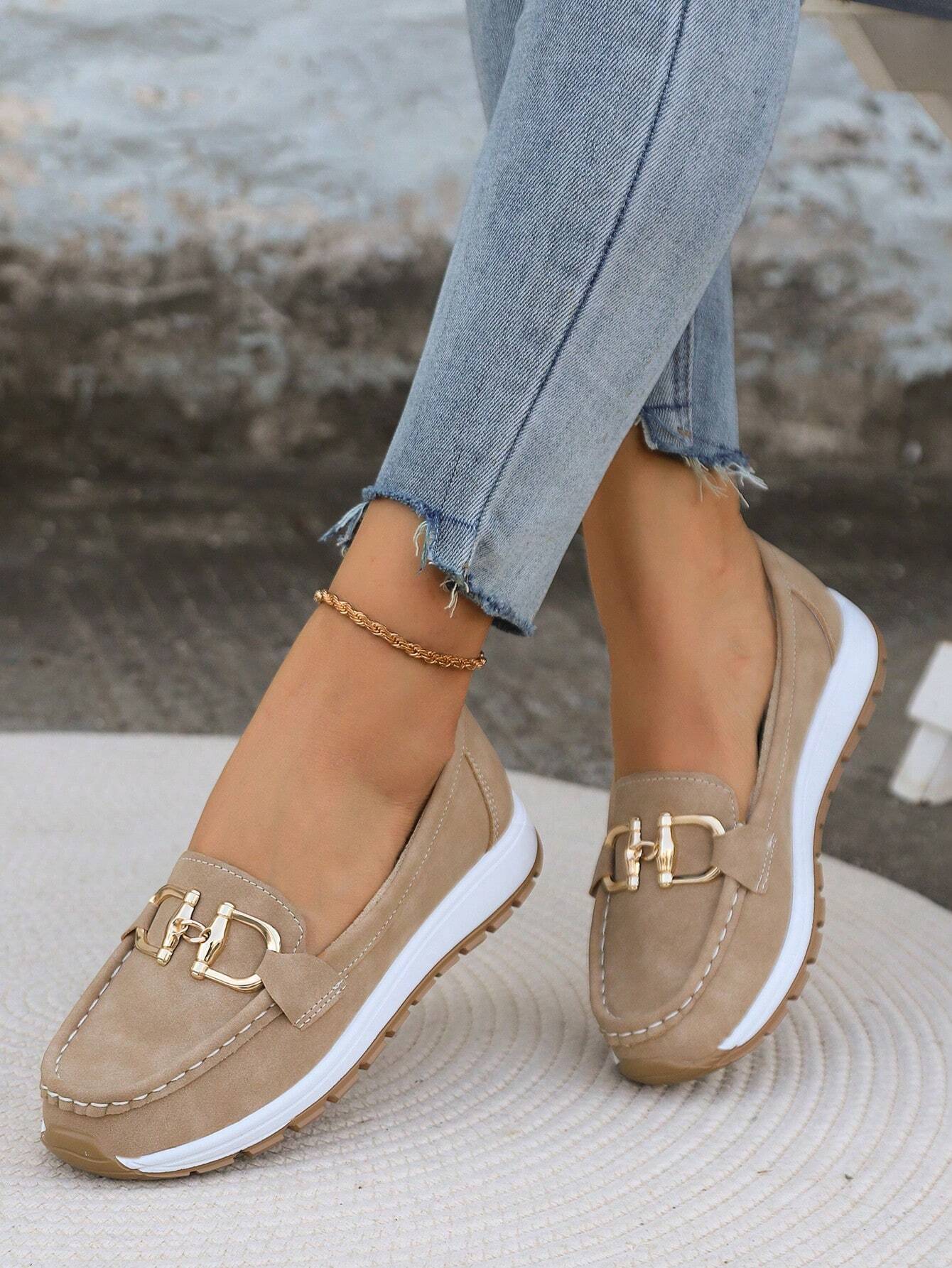 Mocassins compensés à boucle dorée kaki pour femme