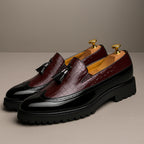 Mocassins effet croco à pompons pour homme